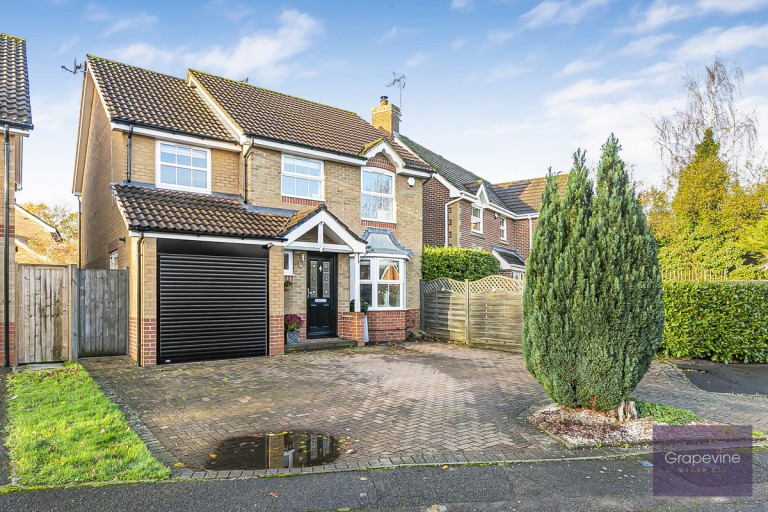 Master Close, Woodley, RG5