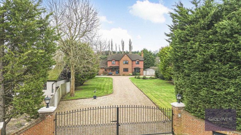 Long Lane, Moneyrow Green, SL6