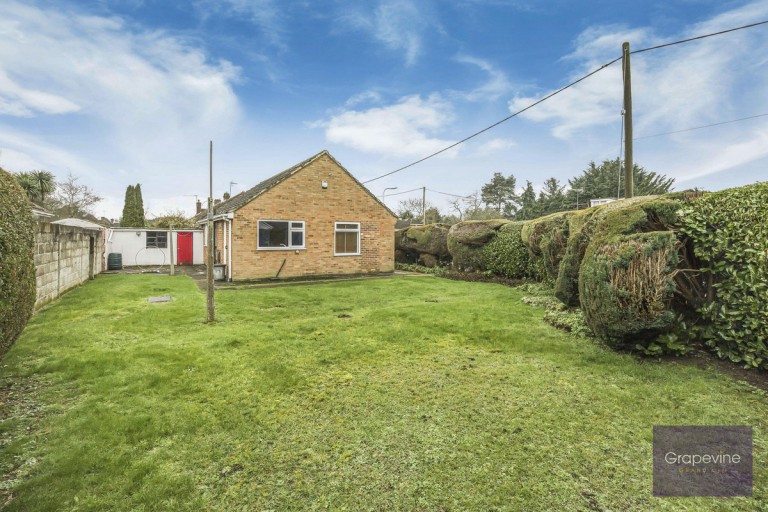 Hilltop Road, Twyford, RG10